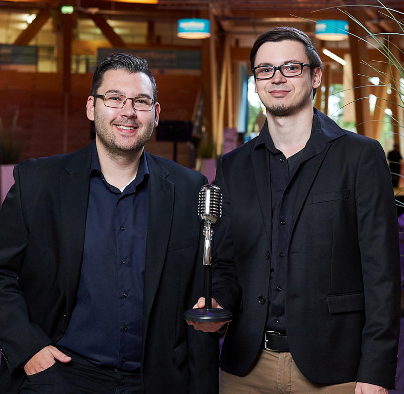Das Bild zeigt Mycrocast-Gründer Marcel Heße (l.) und Sven Beeckmann.