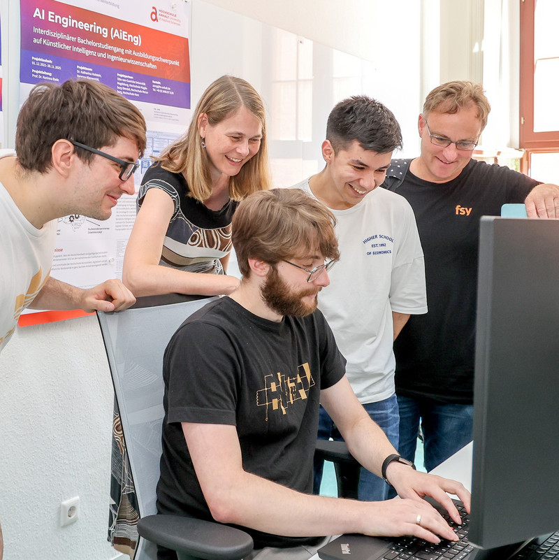 Fünf Hochschulen vernetzen sich in Sachsen-Anhalt für den Studiengang AI Engineering.