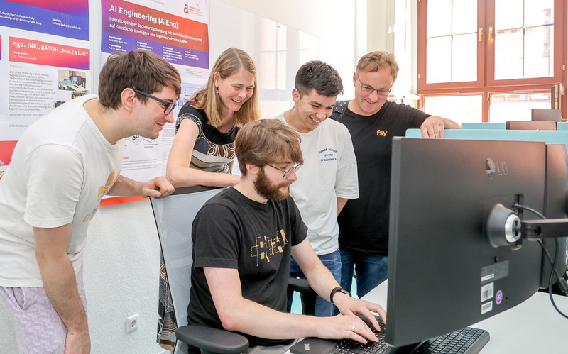 Fünf Hochschulen vernetzen sich in Sachsen-Anhalt für den Studiengang AI Engineering.