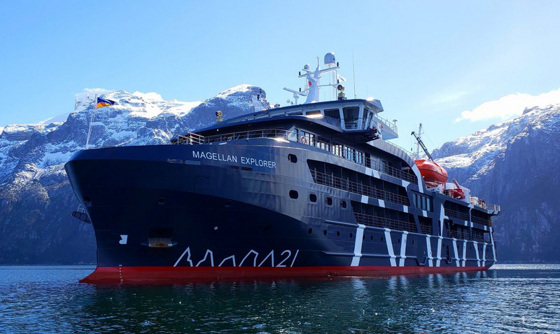 Das Bild zeigt die MS Magellan Explorer.