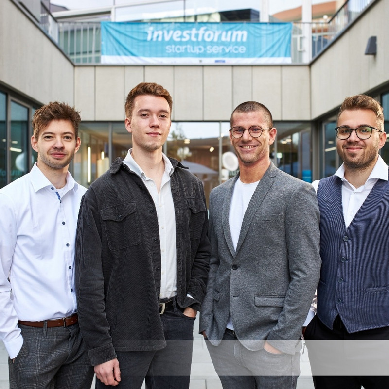Das Bild zeigt die Gründer der FindUS App GmbH (v.l.n.r.: Joshua Hauth, Jannis Baur, Sebastian Ries, Hannes Feuersenger).