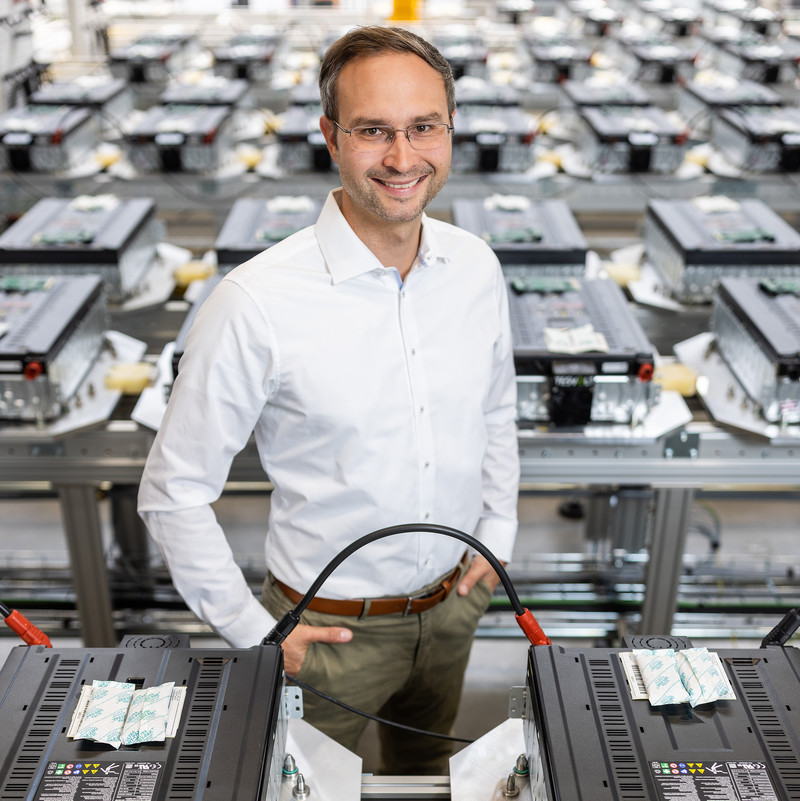 Das Bild zeigt Daniel Hannemann, Mitgründer und CEO der Firma TESVOLT AG aus der Lutherstadt Wittenberg.