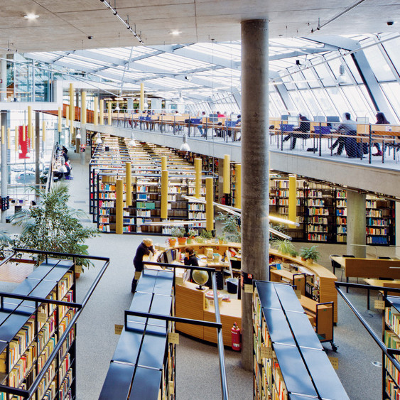 Das Bild zeigt die Bibliothek der Otto-von-Guericke-Universität.