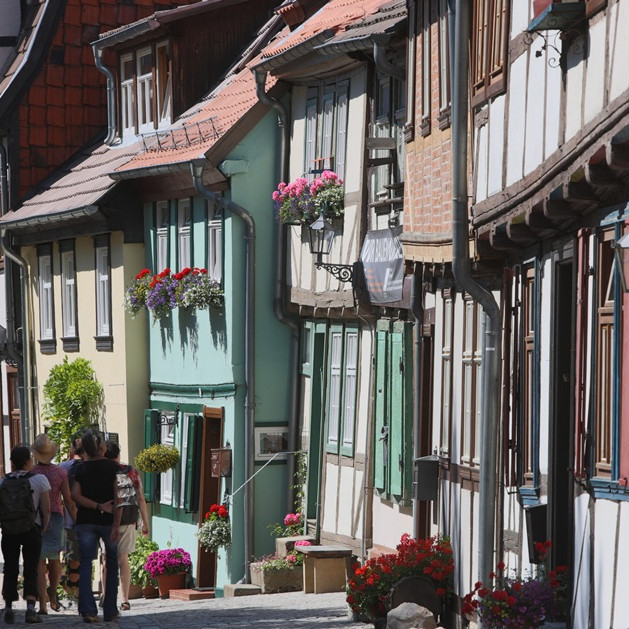Besucherinnen und Besucher in der Quedlinburger Innenstadt