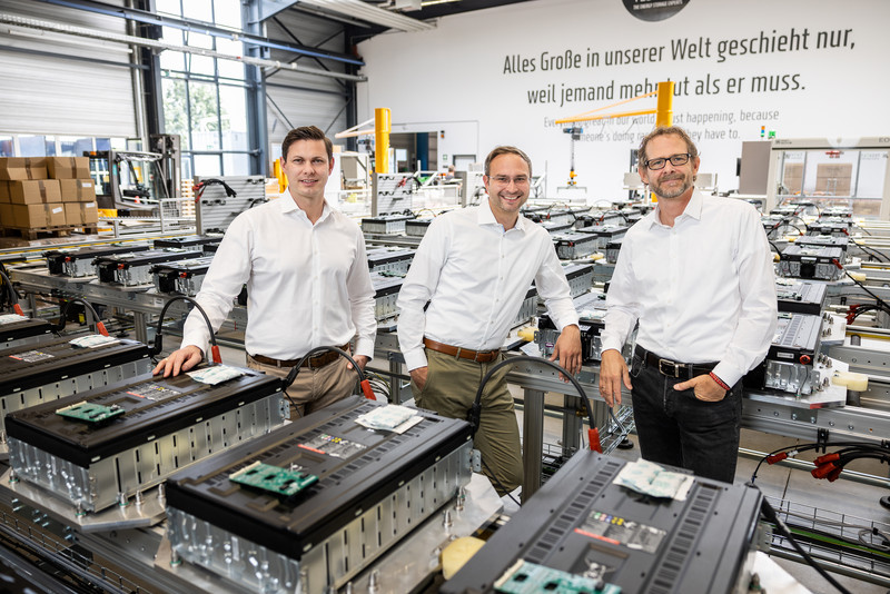 Das Bild zeigt den Tesvolt-Vorstand: Vorstand Simon Schandert, Daniel Hannemann, Philipp Koecke 