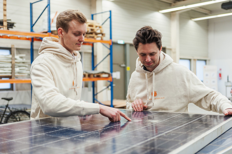 Das Bild zeigt die Magdeburger Gründer von Solar Materials, Fridolin Franke und Dr. Jan-Philipp Mai.