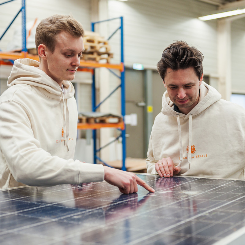 Das Bild zeigt die Magdeburger Gründer von Solar Materials, Fridolin Franke und Dr. Jan-Philipp Mai.