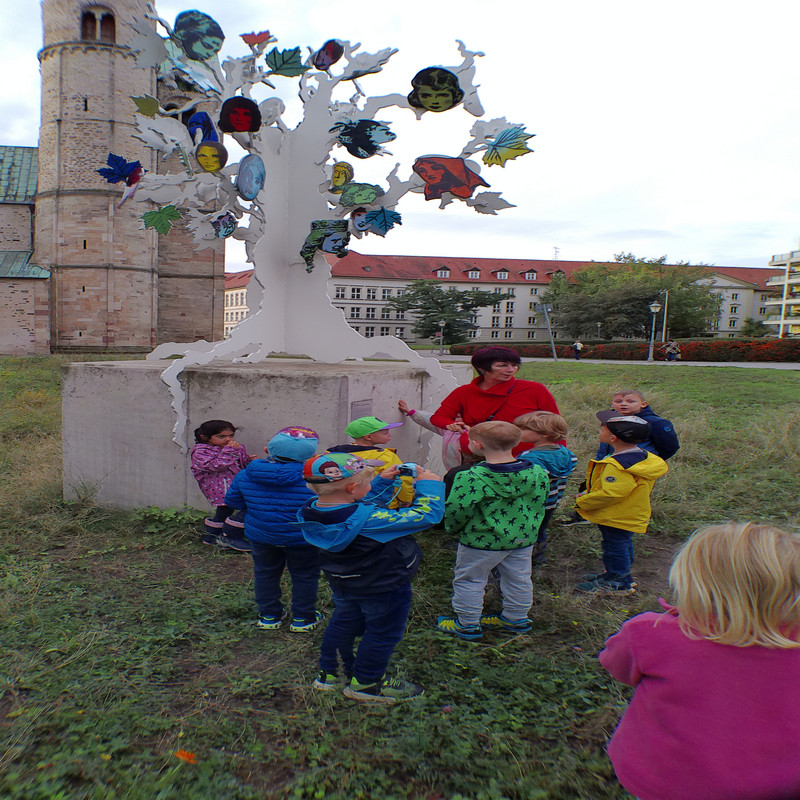 Beimskinder entdecken Architektur und Kunst in Magdeburg